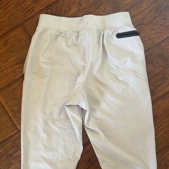 Under Armour ice gray/ silver tone stretchy pants - Picture 3 of 3